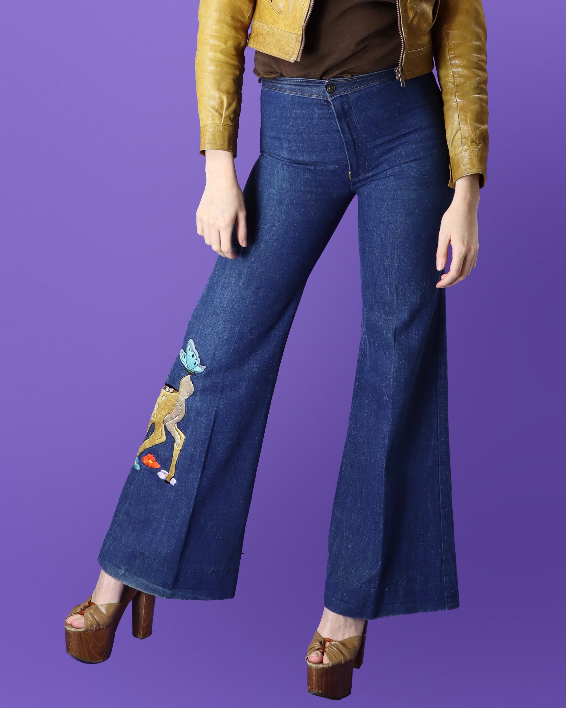 ボトムス・スパッツ Casey 70's All-Over Embroidered Jean 1970s Blue Denim Jeans Hand Embroidered Parrot Lion Floral Novelty