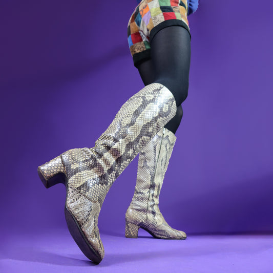 Vintage 1960s c. 1967 Chelsea Cobbler Snakeskin GoGo Knee High Boots